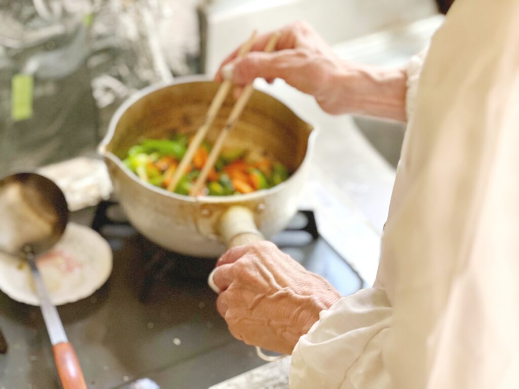 火事を防ぐために高齢の親から料理を取り上げるリスク
