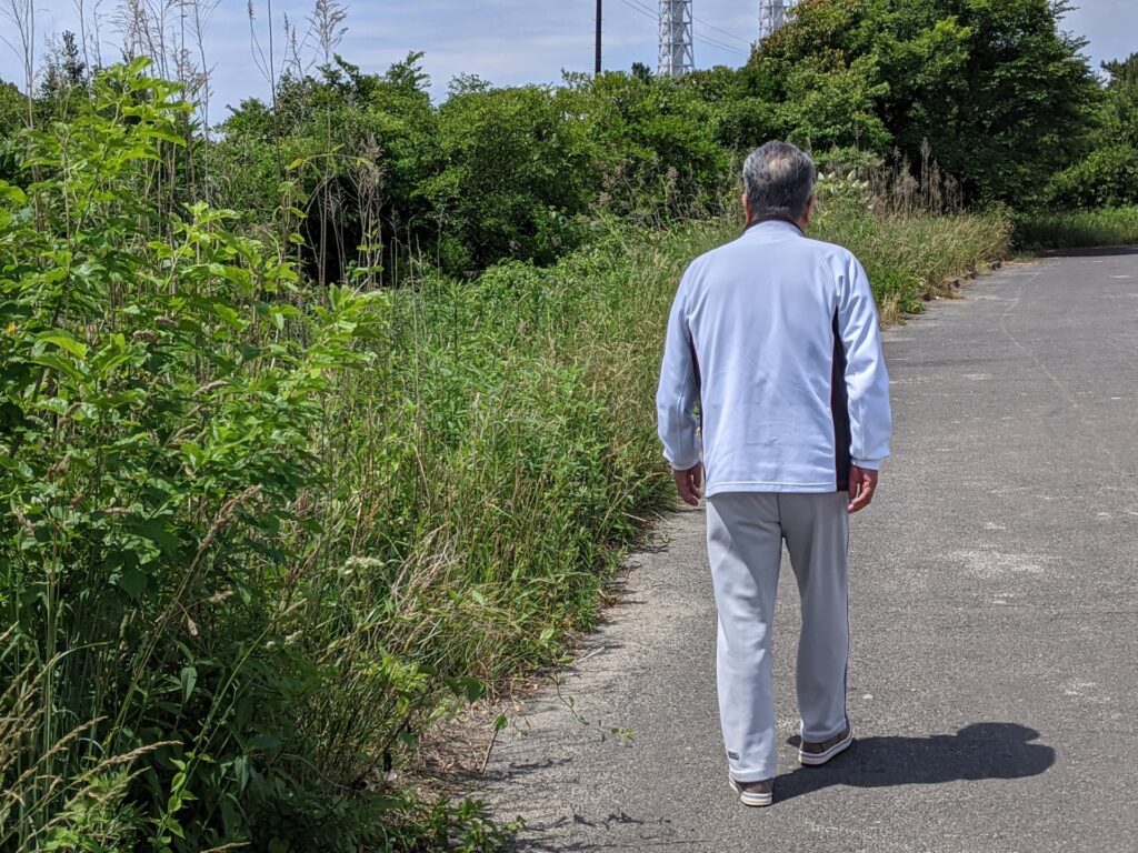 「認知症で道に迷うので出かけさせない」は症状を悪化させる？